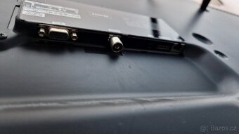 40" Samsung UE40D5000 LED TV - 3