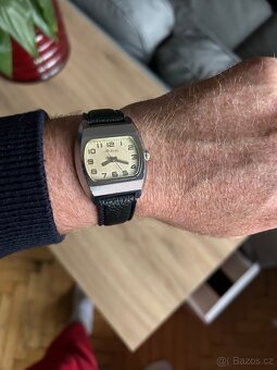 Mechanické hodinky Raketa TV - 3