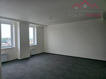Pronájem bytu 2+kk, rekonstrukce, 50 m2, Žižkovo náměstí - A - 3