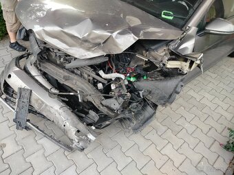Prodám nabouraný Volkswagen golf na díly - 3