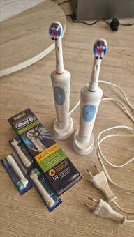 Oral B zubní kartáčky 2 ks + 7ks nove hlavice - 3