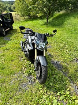 Suzuki GSR 750 - 3