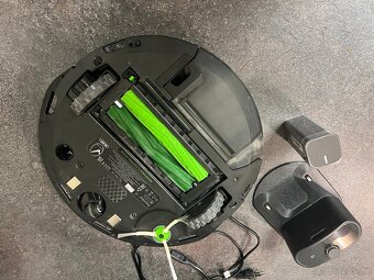 Robotický vysavač iRobot Roomba i7 - 3