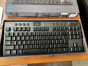 Herní mechanická klávesnice Logitech G915 TLK CZ - 3