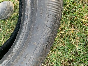 Letni pneu Sava 185 60 15 cena za vse - 3