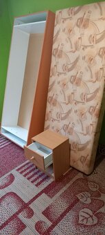Postel s úložným prostorem + noční stolek - 3
