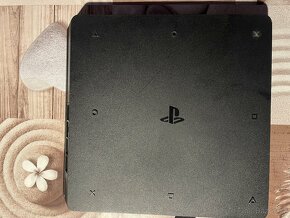 Sony PlayStation 4 slim 500 GB černá - 3