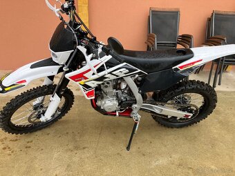 AJP 250 - 3