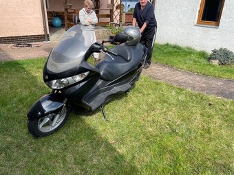 Suzuki Burgman 200 - 3
