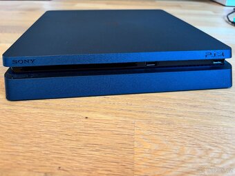 PS4 Slim +nabíjecí stojan - 3