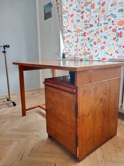 Dřevěný psací stůl - 3