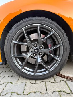OEM alu disky Performance Mustang (možno i H&R podložky) - 3