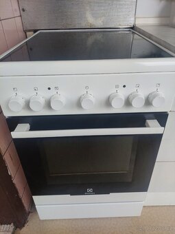 Prodám elektrický sporák Elektrolux - 3