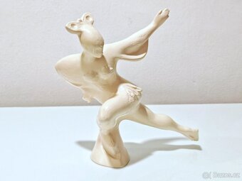 Soška bruslařka - 3