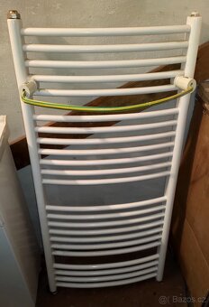 Umyvadlo, žebřík, skříňka - 3