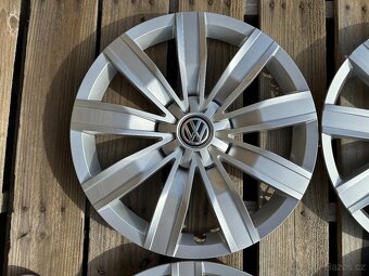 Originální poklice kryty kol VW 17" (5NA601147A) - 3