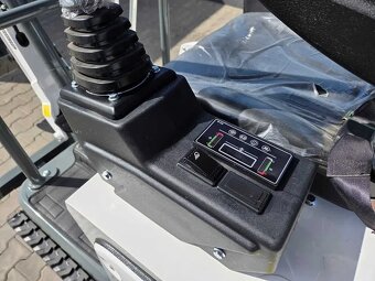 Minibagr XTM X15 bez kabiny - 3