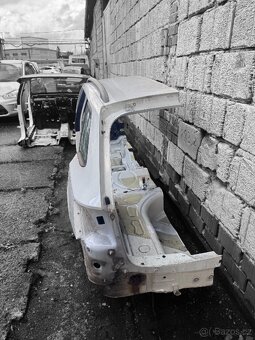 Škoda Fabia 3 - Levá půlka karoserie - 3