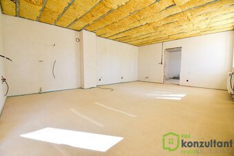 Prodej rodinného domu v rekonstrukci, 560 m2, CP 993 m2 - Ro - 3