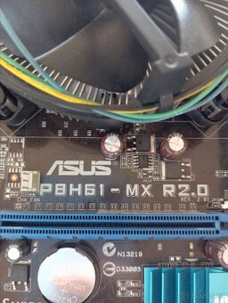 STARŠÍ PC DESKA S PROCESOREM, RAMKOU A CHLADIČEM - 3