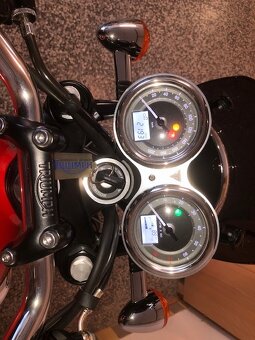 Triumph Bonneville T100 - 3