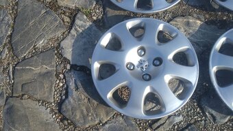 Prodám 4 originál poklice 15 na PEUGEOT - 3