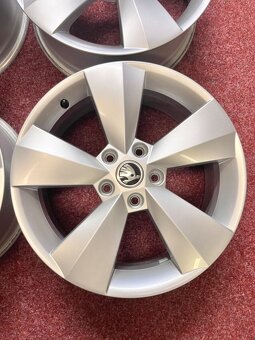 5x112 R17 alu disky originál Škoda Kodiaq 2021 - 3
