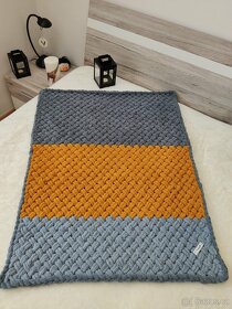 Pletená dětská deka šedá-horčicová - 3