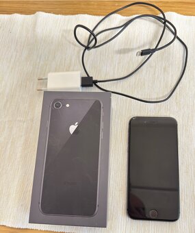 Iphone 8 - 64GB - 3