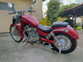 Suzuki Intruder VS 800 - 3