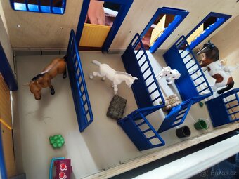 Dřevěná stáj pro koně (Schleich, CollectA) - 3