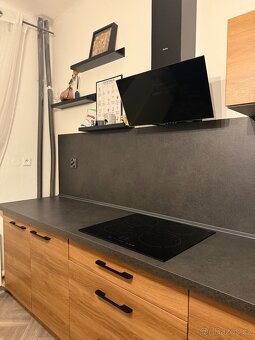 Moderní kuchyňská linka + spotřebiče - 3