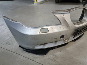 Prodám přední nárazník BMW e60 stříbrný - 3