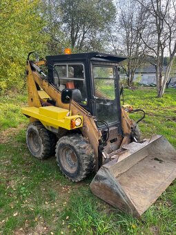 Smykový nakladač UNC 060 - 3