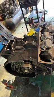 Kawasaki GPZ 900R - 3