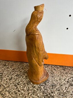 Dřevěná vyřezávaná soška - 3