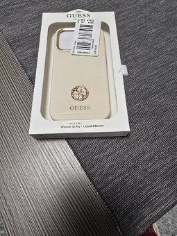 Prodám kryt na IPhone 15 Pro,,GUESS,, - 3