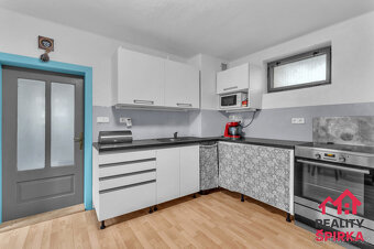 Prodej RD 3+1, garáž, CP 456 m², Jaroměřice - 3