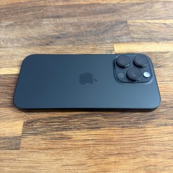 iPhone 16 Pro 128GB black titan, pěkný stav, rok záruka - 3
