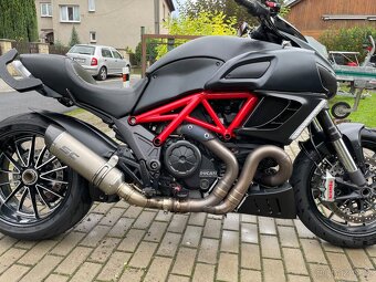 DUCATI DIAVEL 2011 - 3