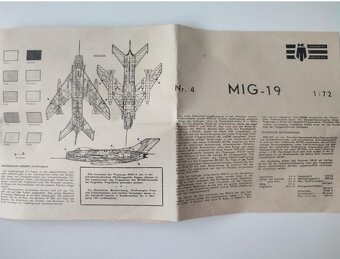 Modelová stavebnice letounu MiG-19S v měřítku 1:72 - 3