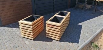 Dekorativní vyvýšené modřínové záhony - 3