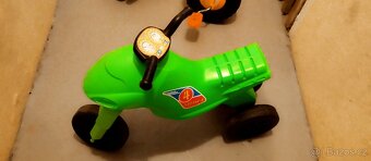 Dětské odrážedlo a šlapací tříkolka - 3