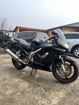 Honda CBR 600f4 - 3