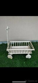 Okrasný dřevěný vozíček - 3