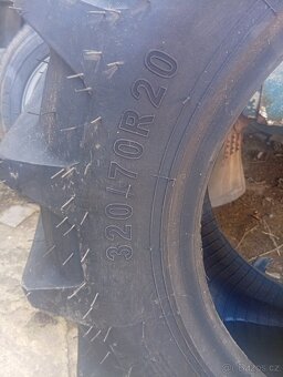 Šipové pneu 320/70R20 - 3