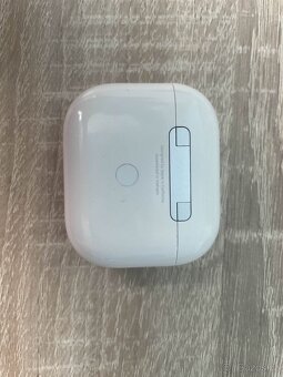 Apple AirPods 3. generace s nabíjecím pouzdrem Lightning - 3