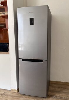 Chladnička s mrazničkou Samsung - 3