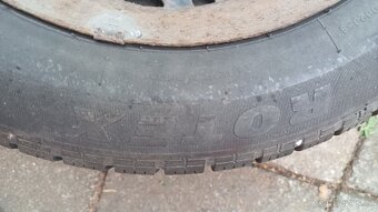 Zimní pneumatiky 175/65 R14 82T a plechová kola - 3