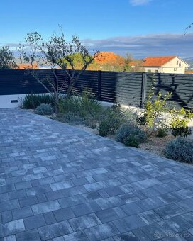 CHORVATSKO: Moderní apartmán v novostavbě u Šibeniku - 3